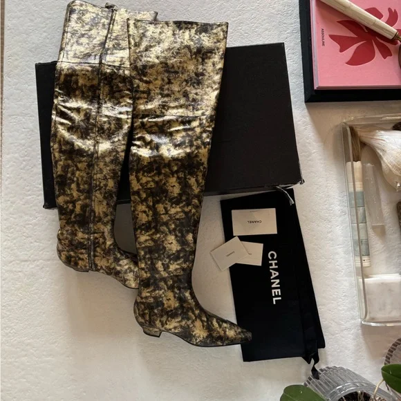 CHANEL BNIB AW 2018 Interlocking CC Logo thigh-high boots - Picture 9 of 16